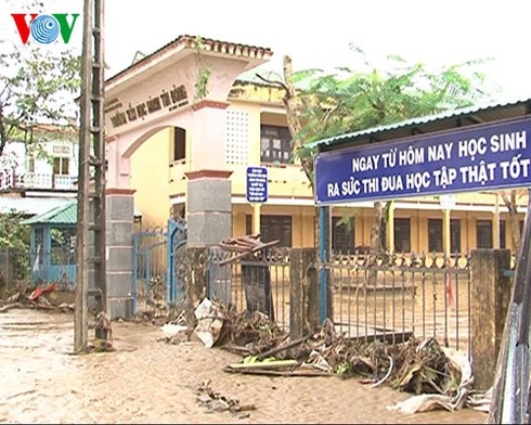 Tận mắt thấy rốn lũ: Chỉ còn lại bùn và rác - ảnh 10