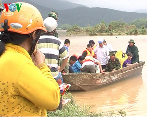 Tận mắt thấy rốn lũ: Chỉ còn lại bùn và rác - ảnh 12