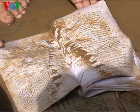 Tận mắt thấy rốn lũ: Chỉ còn lại bùn và rác - ảnh 3