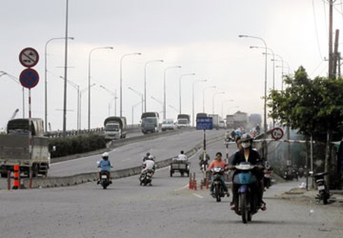 TP.HCM: Cướp táo tợn ở cầu vượt Bình Phước - ảnh 1