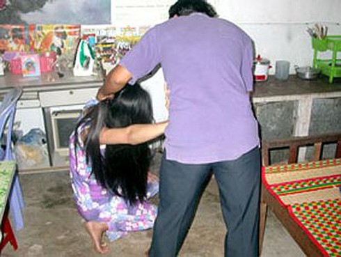 Bạo lực gia đình: Công an cũng khuyên tạm lánh - ảnh 2