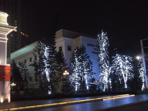 Ngắm không khí Noel sớm tại Hà Nội - ảnh 2