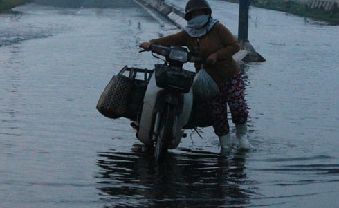 TP.HCM: Tảng sáng, nhiều nơi chìm trong nước lớn - ảnh 9