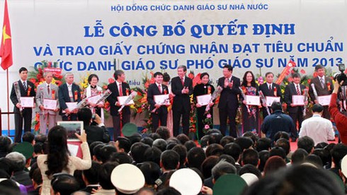 Điều kiện hủy bỏ công nhận đạt tiêu chuẩn chức danh GS, PGS - ảnh 1