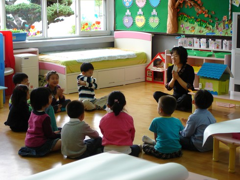 TPHCM: Nhiều trường mầm non nhận giữ trẻ cận Tết - ảnh 1