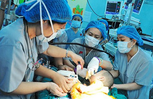 Bác sĩ gây mê: Người nín thở trong mỗi ca phẫu thuật - ảnh 1