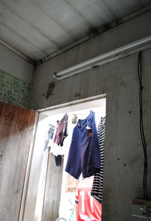 Phòng trọ nứt, ẩm mốc: Chủ nhân tương lai thách thức tử thần - ảnh 9