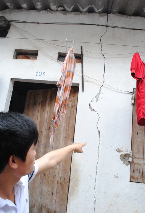 Phòng trọ nứt, ẩm mốc: Chủ nhân tương lai thách thức tử thần - ảnh 3