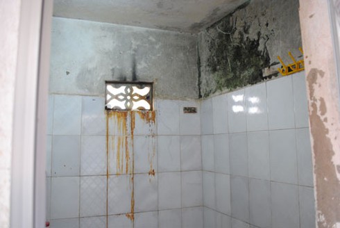 Phòng trọ nứt, ẩm mốc: Chủ nhân tương lai thách thức tử thần - ảnh 4