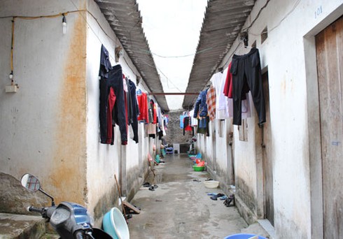 Phòng trọ nứt, ẩm mốc: Chủ nhân tương lai thách thức tử thần - ảnh 7