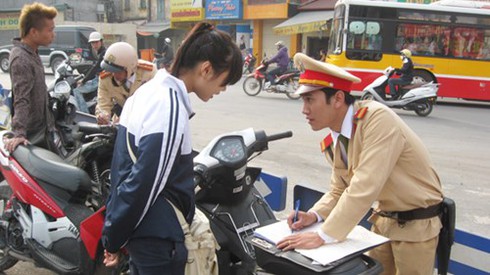 TP.HCM: Hạ hạnh kiểm 30 HS vi phạm an toàn giao thông - ảnh 1