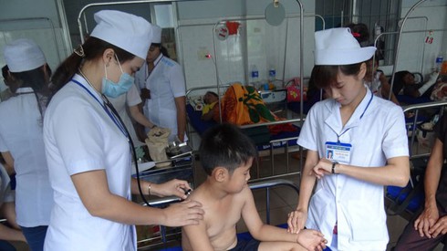 Mẹ kế đánh con chồng lẫn chồng, cả xã phẫn nộ - ảnh 2