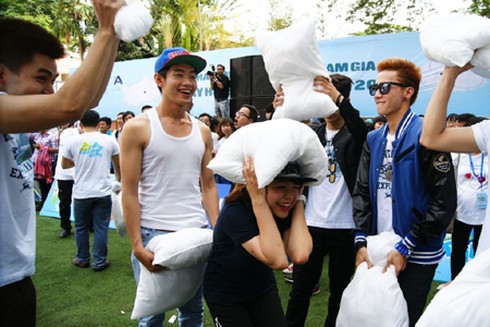 Sôi nổi ngày hội đập gối lần thứ 2 - ảnh 1