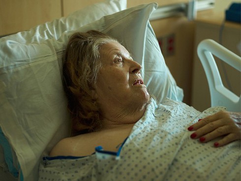 Chùm ảnh: Phút cuối đời của những bệnh nhân ung thư - ảnh 9