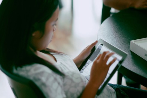 Máy tính bảng khiến học sinh thui chột khả năng giao tiếp - ảnh 1