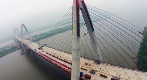 Giá đất quanh cầu Nhật Tân tăng 20% - ảnh 1