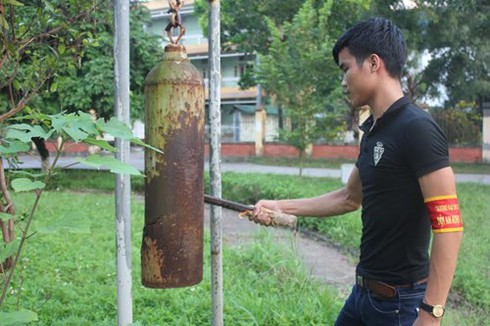 Hi hữu: Trường đại học đánh kẻng học bài - ảnh 1