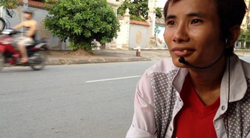 Những nam thanh niên nổi tiếng vì... xuất