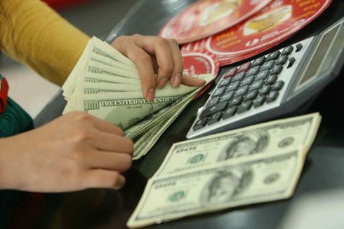 Giá vàng giảm mạnh, giá USD tăng - ảnh 2