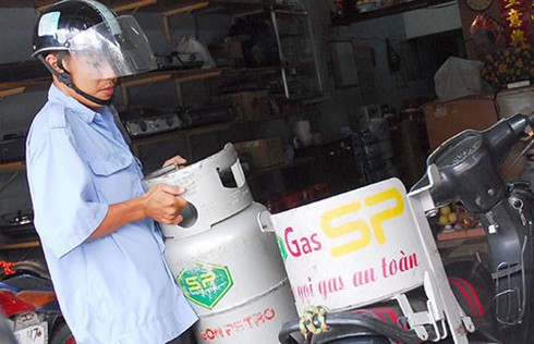 Giá gas giảm 40.000 đồng/bình từ hôm nay - ảnh 1