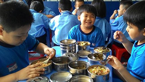 TP.HCM: Tìm ra thủ phạm khiến hơn 200 học sinh cùng ốm - ảnh 1