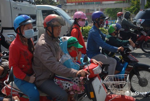 Mọi con đường đổ về Khu du lịch Đại Nam đều... kẹt cứng - ảnh 3