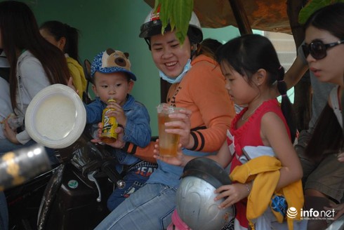 Mọi con đường đổ về Khu du lịch Đại Nam đều... kẹt cứng - ảnh 8