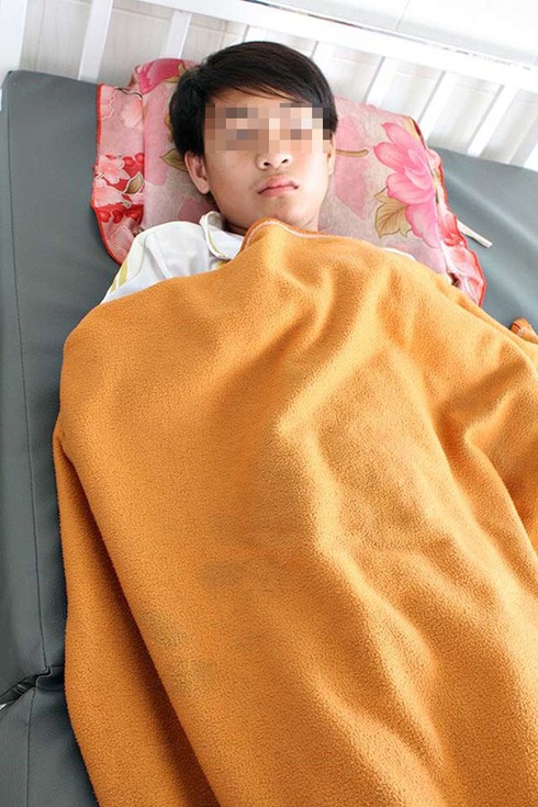 Một học sinh lớp 8 uống thuốc sâu tự tử ngay tại trường - ảnh 1