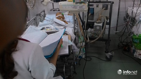 Nghi vấn mẹ tiêm thuốc diệt cỏ vào 2 con: Cháu nhỏ đã tử vong - ảnh 1