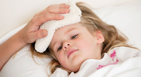 Dùng thuốc hạ sốt tại nhà cho trẻ đúng cách - ảnh 1