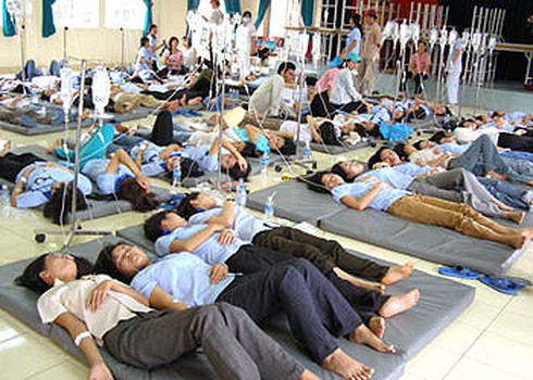 Hà Nội: Hàng trăm công nhân nghi bị ngộ độc thực phẩm - ảnh 1