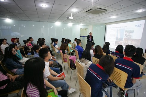 Xôn xao quy định “cấm thầy yêu trò”: Nhà trường nói gì? - ảnh 1