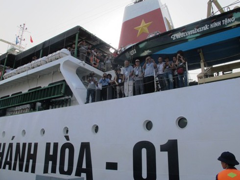 Chuyến tàu nặng nghĩa kiều bào - ảnh 1