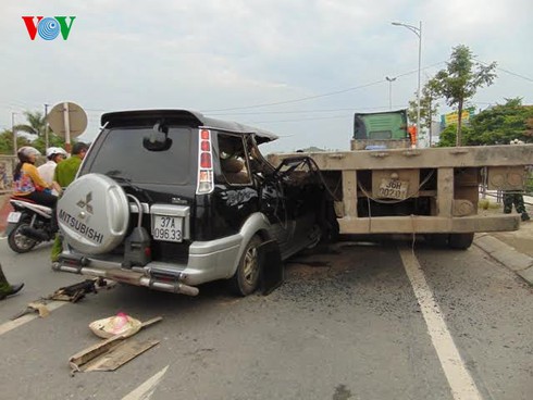 Liên tiếp tai nạn thương tâm dịp cuối tuần - ảnh 1