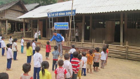 Mang yêu thương đến với học sinh vùng khó khăn của Nghệ An - ảnh 4