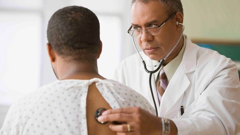 15 triệu chứng ung thư nam giới hay bỏ qua - ảnh 1