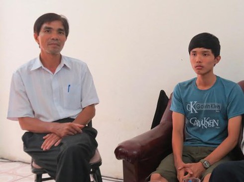 Nhập học cả tháng, bất ngờ nhận thông báo cho thôi học - ảnh 1