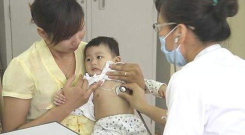 Cách đếm nhịp thở phát hiện bệnh viêm phổi - ảnh 1