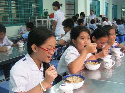 TP.HCM: Chóng mặt với tiền học bán trú - ảnh 1