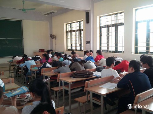 Giảng đường đại học: Sốc với nơi nuôi dưỡng... những giấc ngủ - ảnh 2