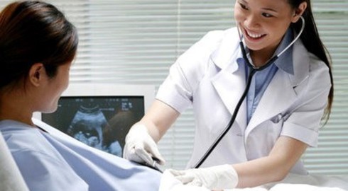 Trường hợp nào cần tác động để chuyển dạ? - ảnh 1