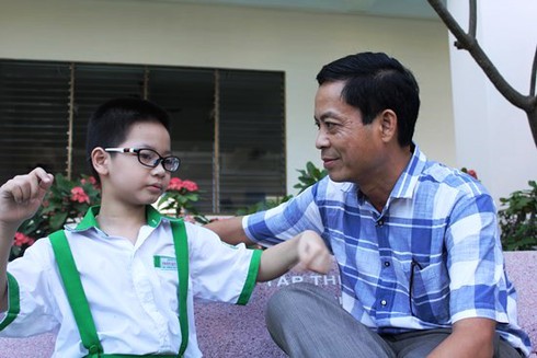 Cậu bé bảy tuổi nói thạo tiếng Anh như người bản địa - ảnh 1