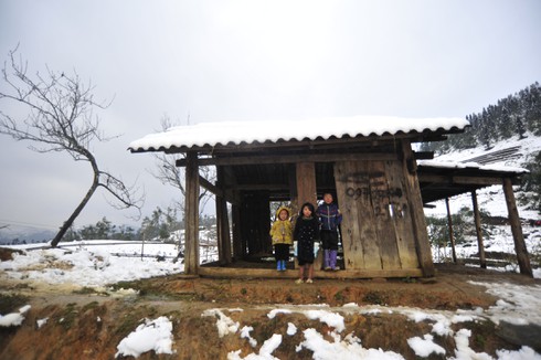 Nhiệt độ xuống đến 0 độ, hơn 900 học sinh Sa Pa nghỉ học - ảnh 1