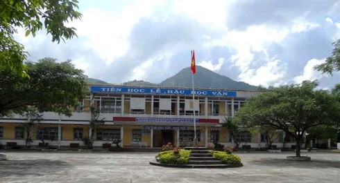 Sốc với hình phạt học trò chẳng khác gì tra tấn - ảnh 1