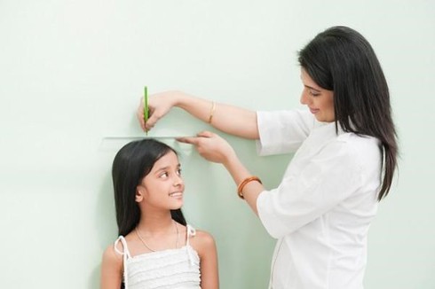 Con tôi ăn đủ chất, sao vẫn không cao đạt chuẩn? - ảnh 1