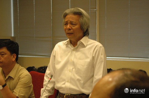 Họp báo