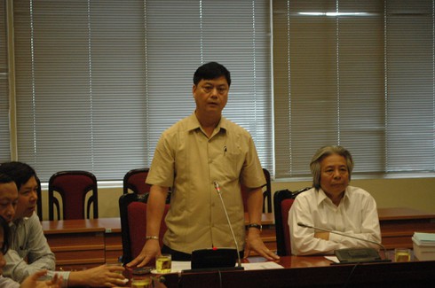 Họp báo