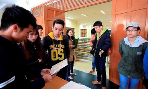 Sinh viên hoang mang vì thông tin lạ trên bằng tốt nghiệp - ảnh 1