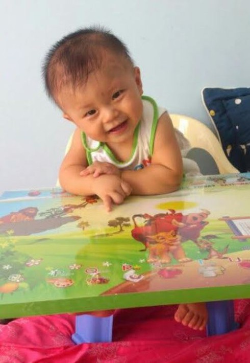 Ảnh thôi nôi khỏe mạnh của bé bị đâm xuyên não - ảnh 4