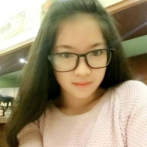 Cô gái xinh đẹp bị quay lén khi đang khóc trong phòng học - ảnh 1